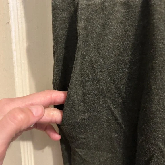 Cabi women’s olive green joggers pockets soft comfortable medium - Picture 2 of 5